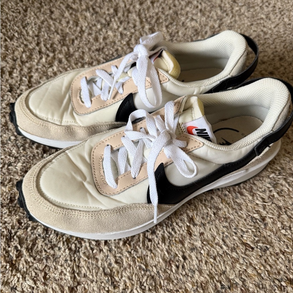 Nike Women’s Waffle Debut